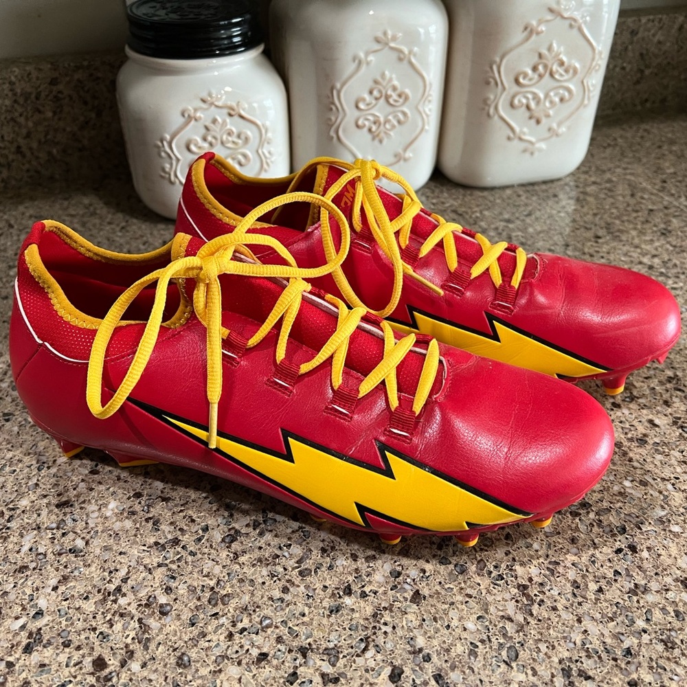 Phenom Elite velocity 2.0 the flash cleats